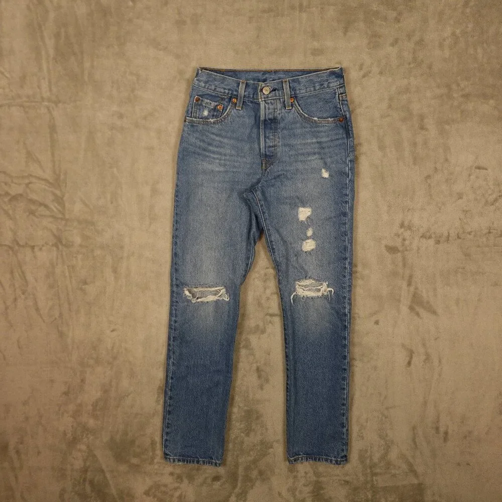Levi’s 501 Jeans Women’s W25 L30‎ Light Wash Distressed Button Fly Blue